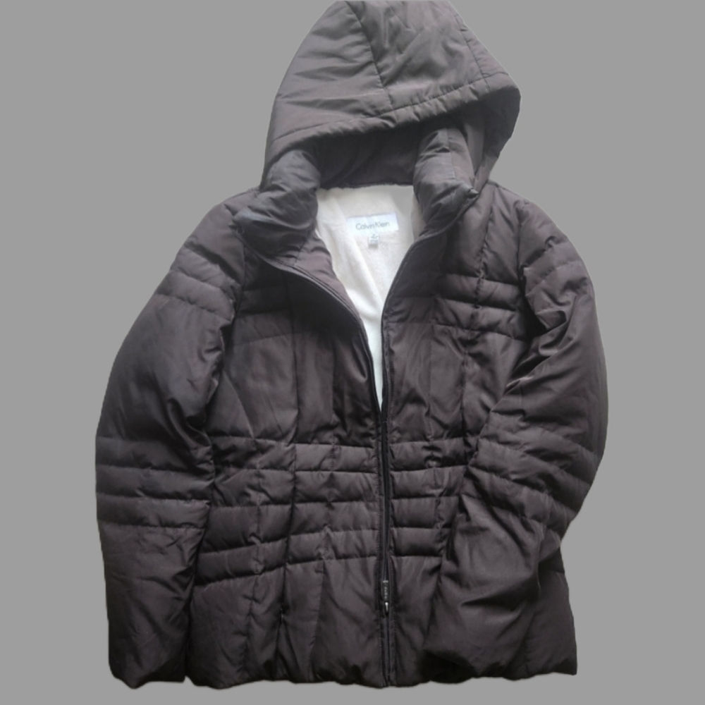 Calvin Klein down Brown Puffer Jacket soft interior. EUC, many inside pockets.‎